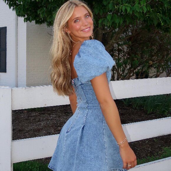 WKND CLUB: The Austin Denim Dress - Picture 2 of 2